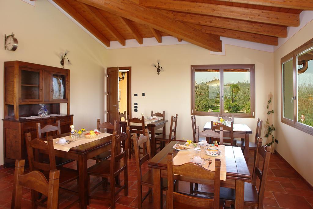 B&B Agli Ulivi มาแนร์บา เดล การ์ดา ภายนอก รูปภาพ