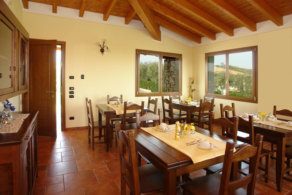 B&B Agli Ulivi มาแนร์บา เดล การ์ดา ภายนอก รูปภาพ